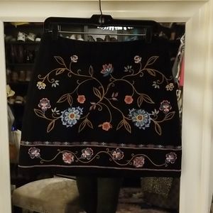 Mini skirt with stunning embroidery